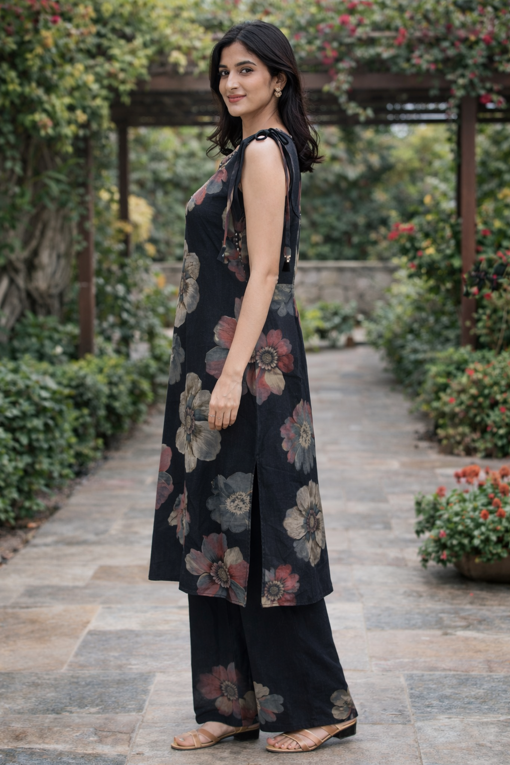 Sophisticated Floral Printed Kurta Set in Deep Charcoal - Image 3